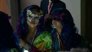 Mujer enmascarada