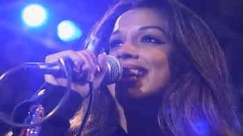 ¿Tania de cantante?