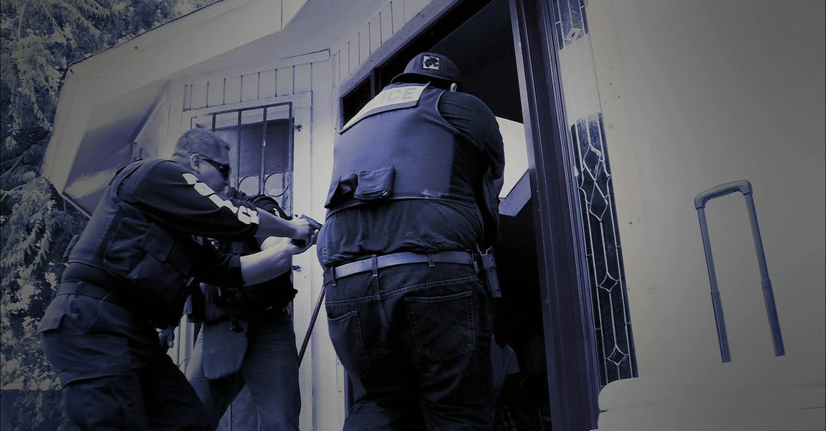 Ver Bordertown Laredo, capítulo 1 temporada 1 por ViX