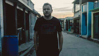 Mark Grist Battles the World