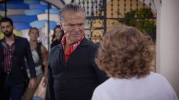 Un hombre golpeador
