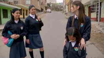 Ángel huye del país