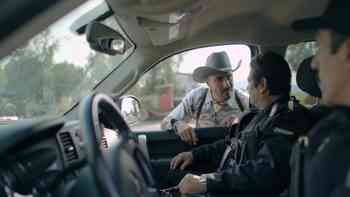 Aléjate de mi familia