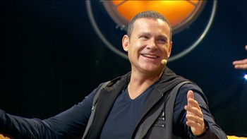 Alan Tacher enloquece con la familia disfuncional