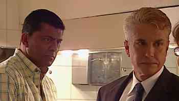 El doctor policía o el plomero escritor