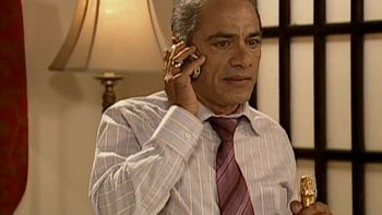 Un extraño al acecho