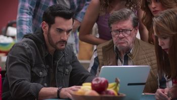 Emilia abre los ojos