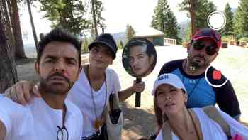 Desde los celulares de los Derbez