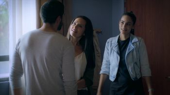 Entre dos mujeres