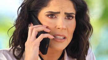 Ella interfiere en mi vida con él