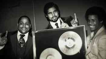 Sol Naciente, Rimas y Cher