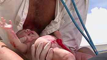 Alumbramiento en altamar