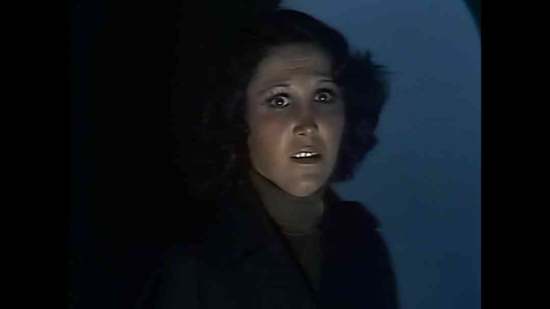 En la casa del fantasma hasta los muertos se asustan | ViX