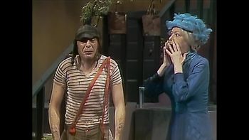 Tratando de bañar al Chavo