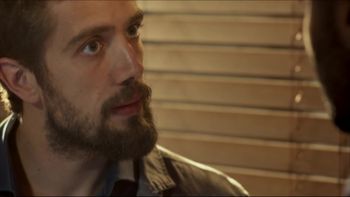 No es quien dice ser