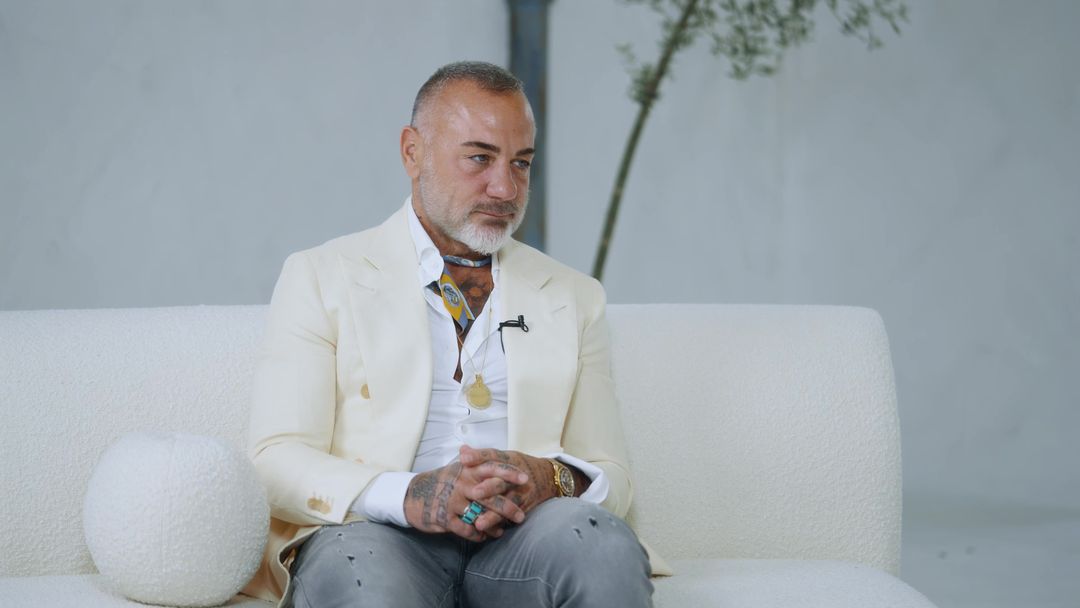 Gianluca Vacchi: La fuerza del hombre que no teme mostrar su vulnerabilidad | ViX