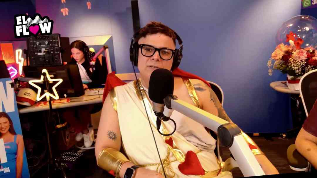 Redes sociales, infidelidades y los regalos de San Valentin | ViX