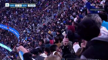 ¡Gol de Argentina! Lautaro toca su primer balón y lo manda al fondo de las redes