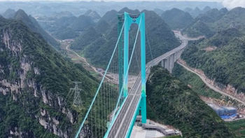 El puente más alto del mundo abre su paso en China