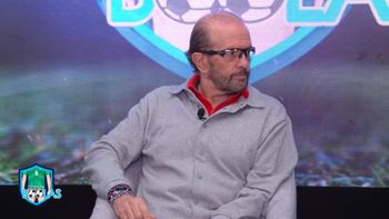 La voz que entrevistó a las estrellas: Maradona, Pelé, el Tri y 50 años de historias con humor