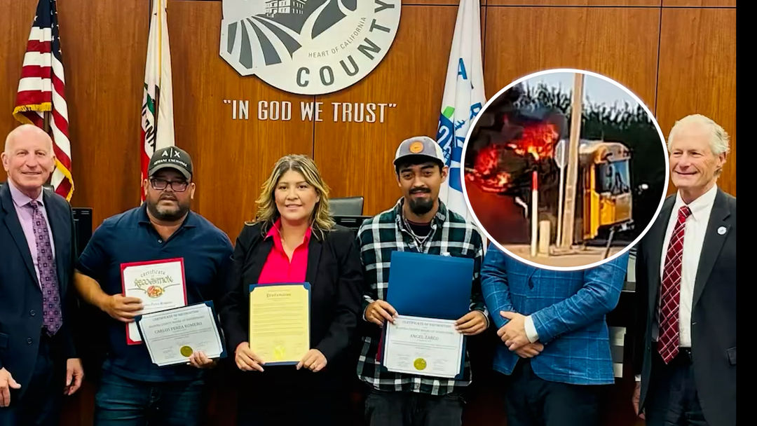 Dos agricultores hispanos rescataron 20 niños del incendio de un camión escolar: así fueron condecorados | ViX