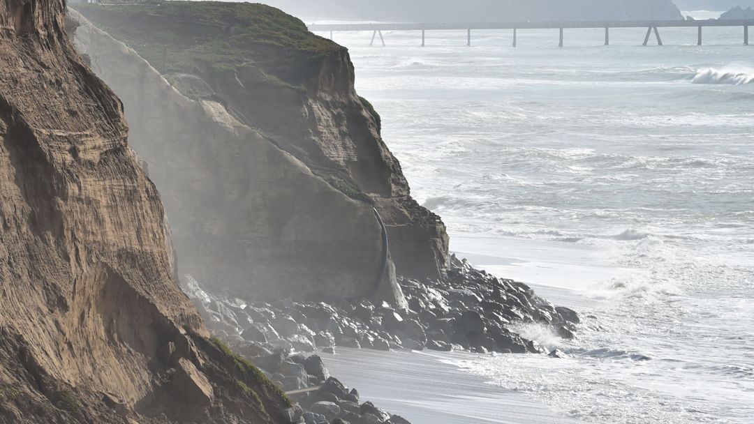 Trump permitiría perforaciones de petróleo en la costa de California: informe | las noticias del día | ViX