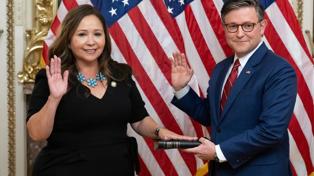 Adelita Grijalva juramenta en la Cámara Baja tras 50 días de espera: "Es un momento histórico" | ViX