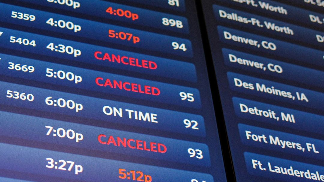 Reducción de vuelos puede aumentar aunque se reabra el gobierno: resumen de las noticias del día | ViX