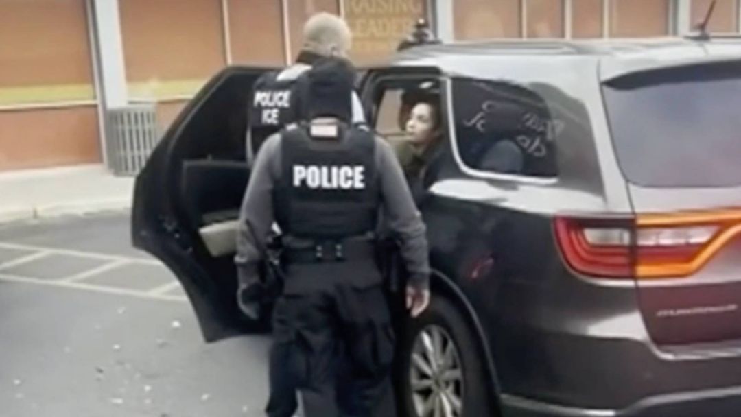 Liberan a la maestra hispana detenida por ICE en una guardería: "No le respetaron el debido proceso" | ViX