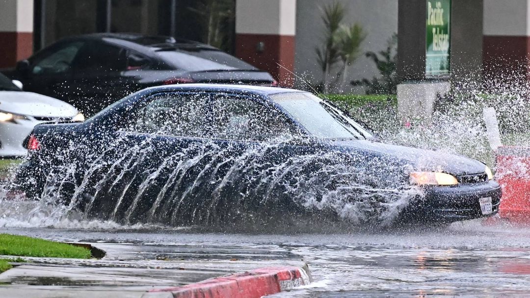 Río atmosférico amenaza con lluvias torrenciales, inundaciones y deslaves en el sur de California | ViX