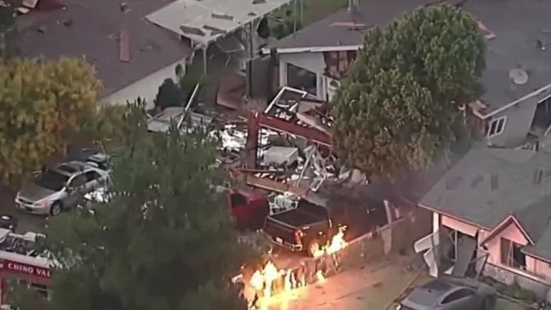 Devastación y caos tras explosión de una vivienda en California: había ocho personas en su interior | ViX