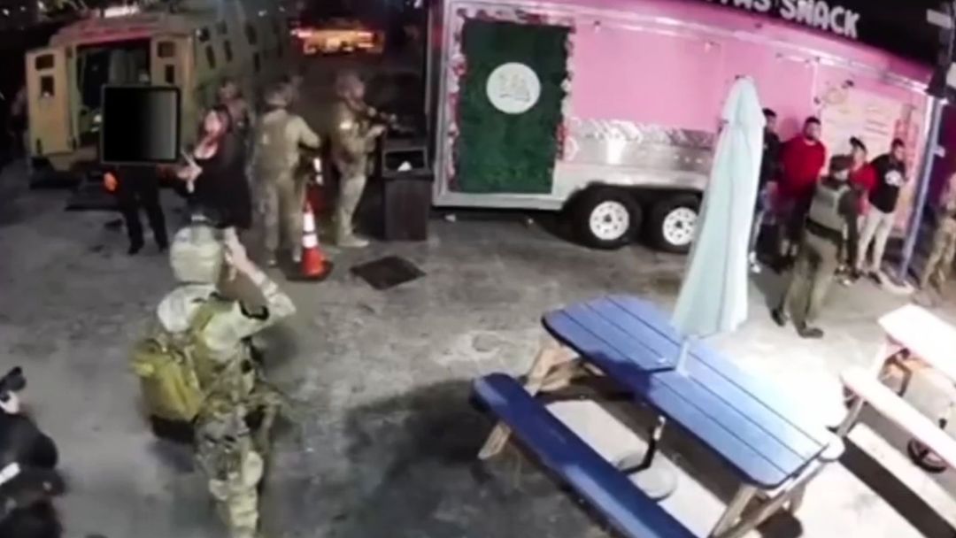 Operativo en Texas deja más de 140 inmigrantes detenidos: denuncian que varios son menores de edad | ViX