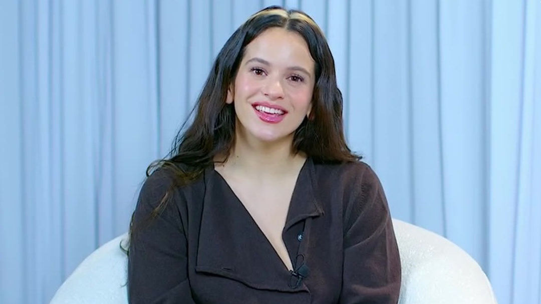 Rosalía nos cuenta los secretos detrás de 'Lux' y su deseo de estar "más cerquita de Dios" | ViX