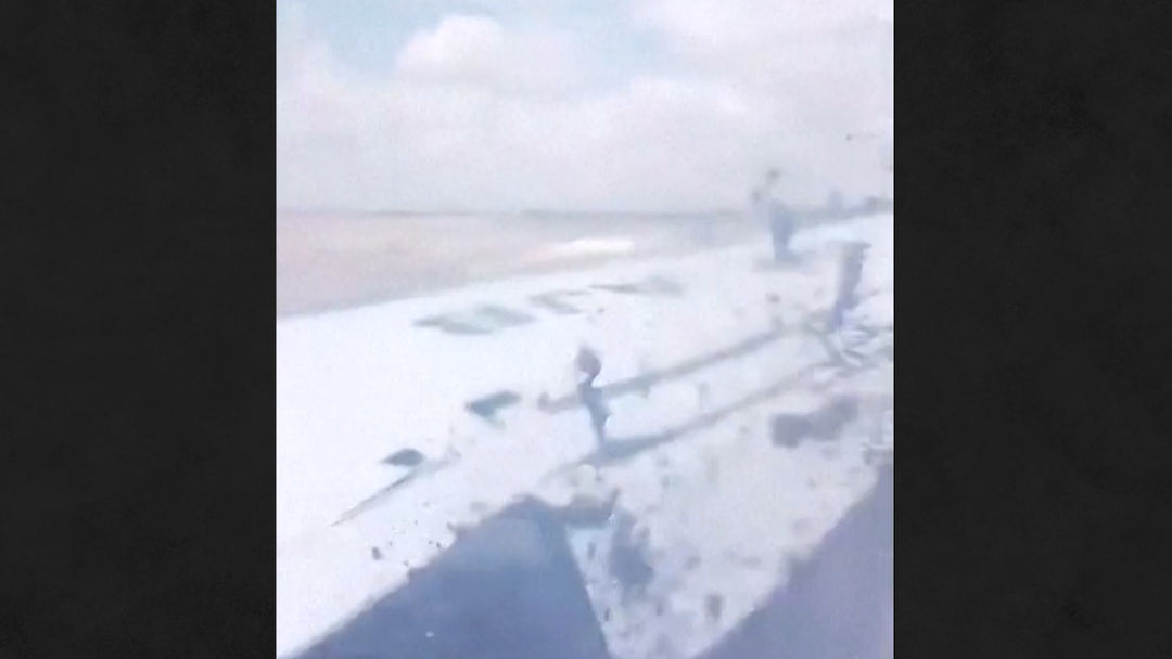 El instante en que un avión con un ministro a bordo casi se estrella durante el aterrizaje | ViX