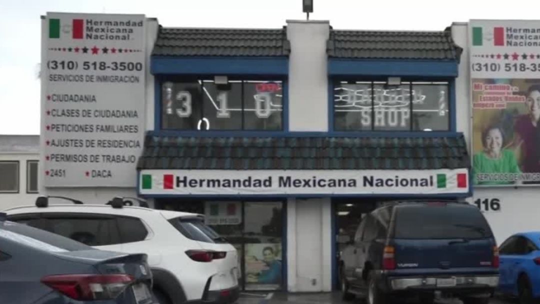 "Es alarmante": denuncian detención de un inmigrante frente a oficinas de centro comunitario en LA | ViX