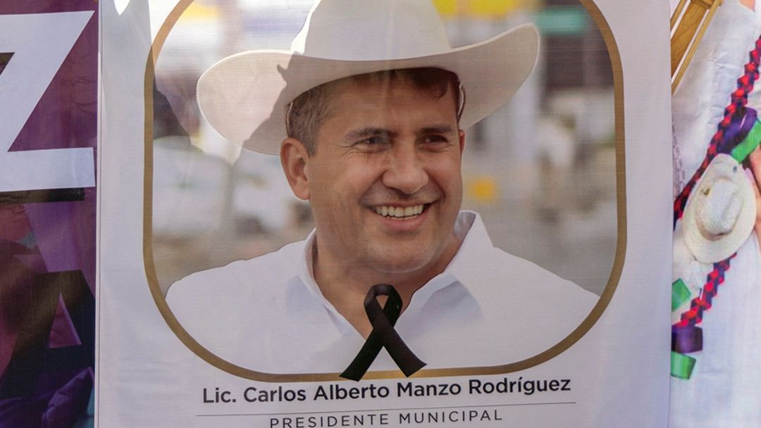 Detienen al supuesto autor intelectual del asesinato de Carlos Manzo, alcalde de Uruapan, México | ViX