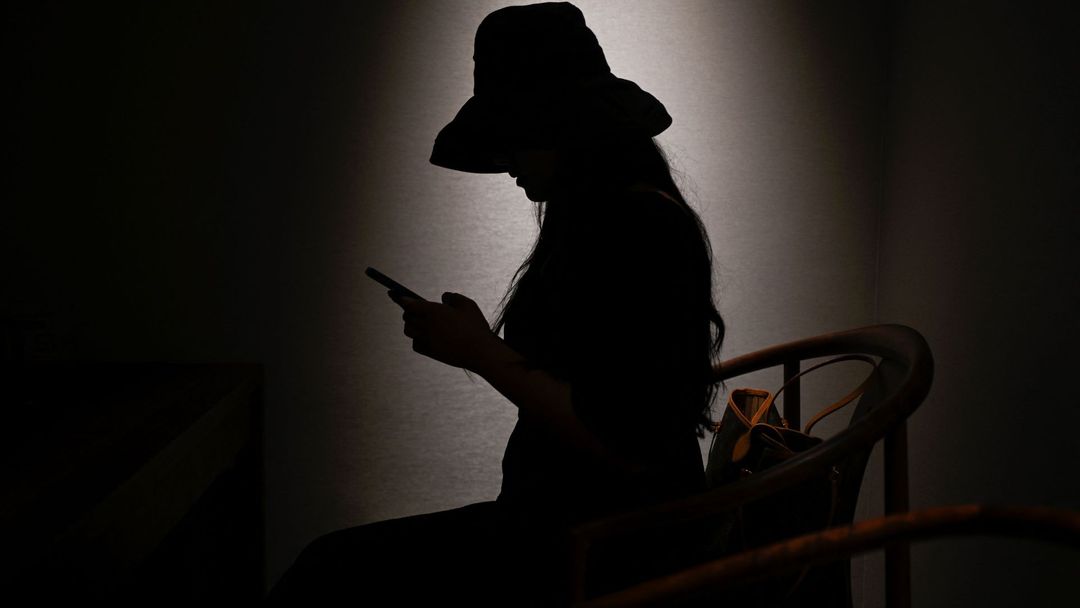 Madre denuncia que su hija murió tras interactuar por meses con un chatbot: "La manipuló y aisló" | ViX