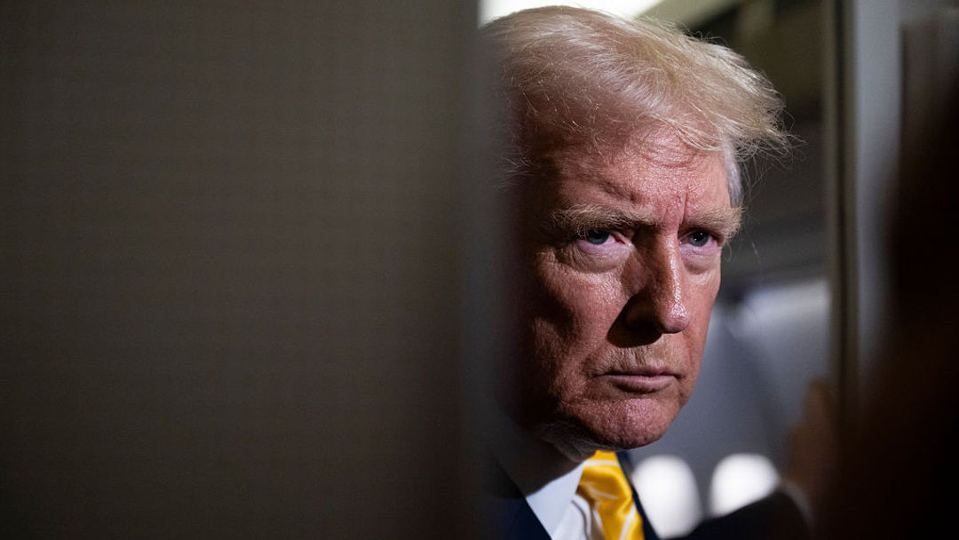 En un minuto: Trump dijo haber firmado la ley para hacer públicos los archivos del caso Epstein | ViX