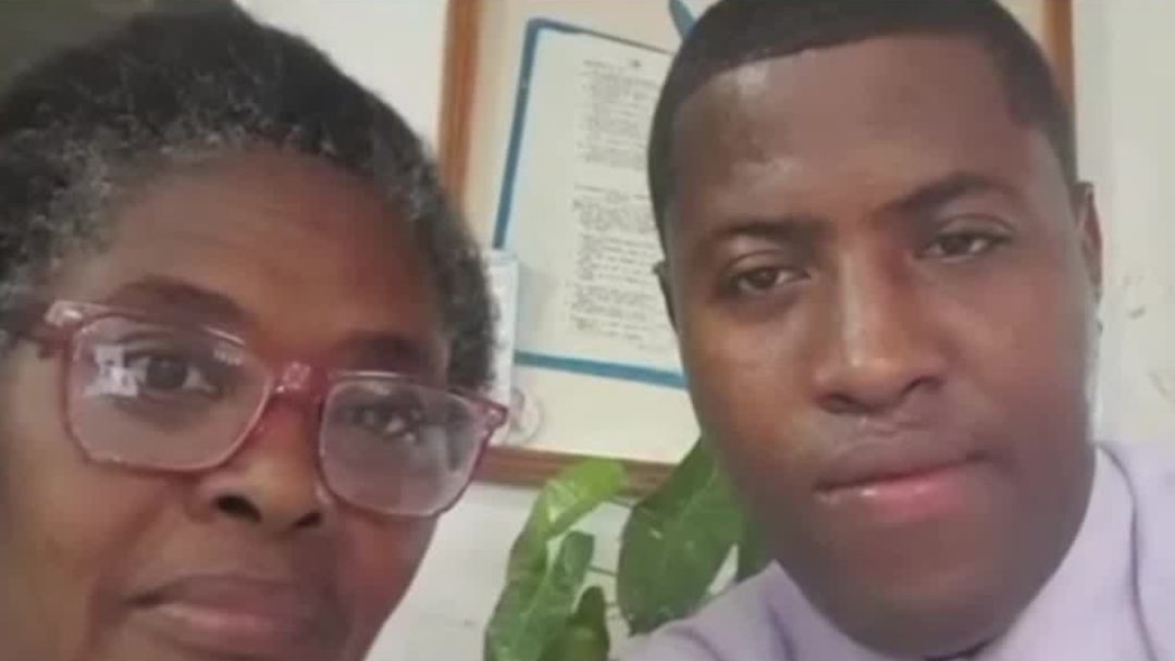 Sujeto mata a su madre y a su hermano a golpes con dos barras de hierro: los atacó mientras dormían | ViX