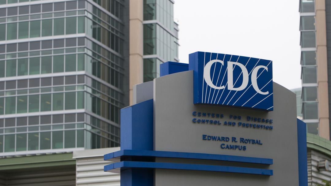 Los CDC publican en su web datos falsos sobre el autismo y las vacunas: resumen de las noticias del día | ViX