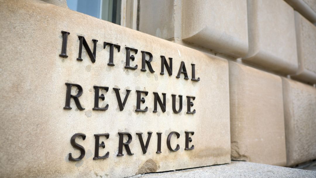El IRS no podrá compartir información de indocumentados con ICE tras bloqueo de jueza federal | ViX