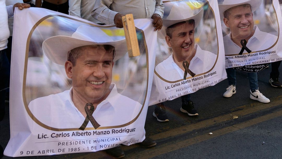 Asesinato de Carlos Manzo, alcalde de Uruapán: siete escoltas están detenidos y acusados por omisión | ViX