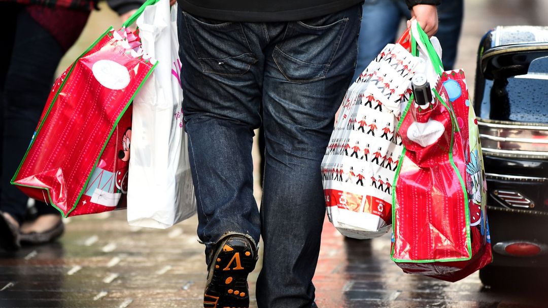 Cinco recomendaciones para proteger tu bolsillo durante las compras de fin de año | ViX