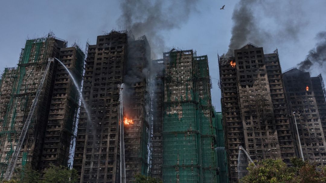 Aumenta el número de muertos y desaparecidos por el incendio en Hong Kong: las noticias del día | ViX