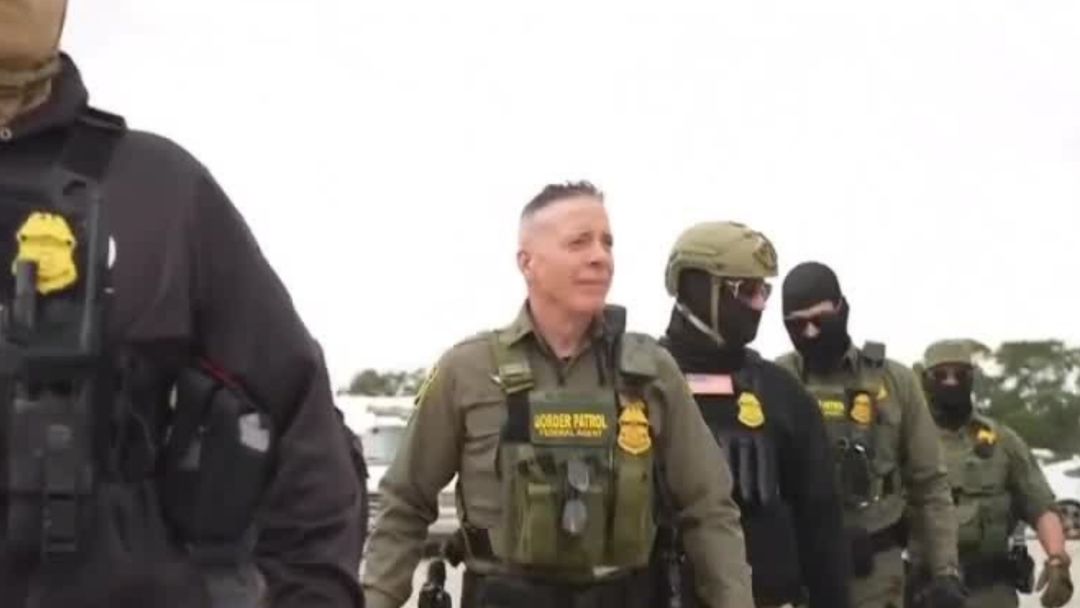 El momento en que el jefe de la Patrulla Fronteriza llega a un The Home Depot en Nueva Orleans | ViX