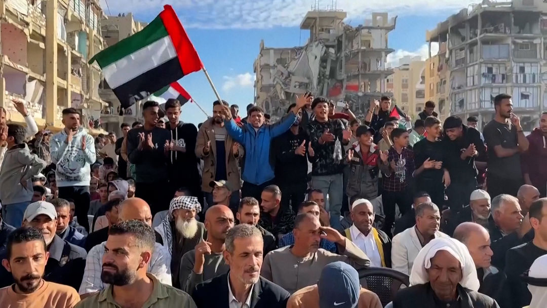 Amor entre escombros: más de 50 parejas celebran una vibrante boda comunitaria en Gaza | ViX