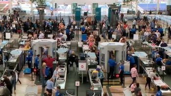 EEUU ampliará el veto migratorio a 30 países tras tiroteo en Washington DC, confirma Kristi Noem