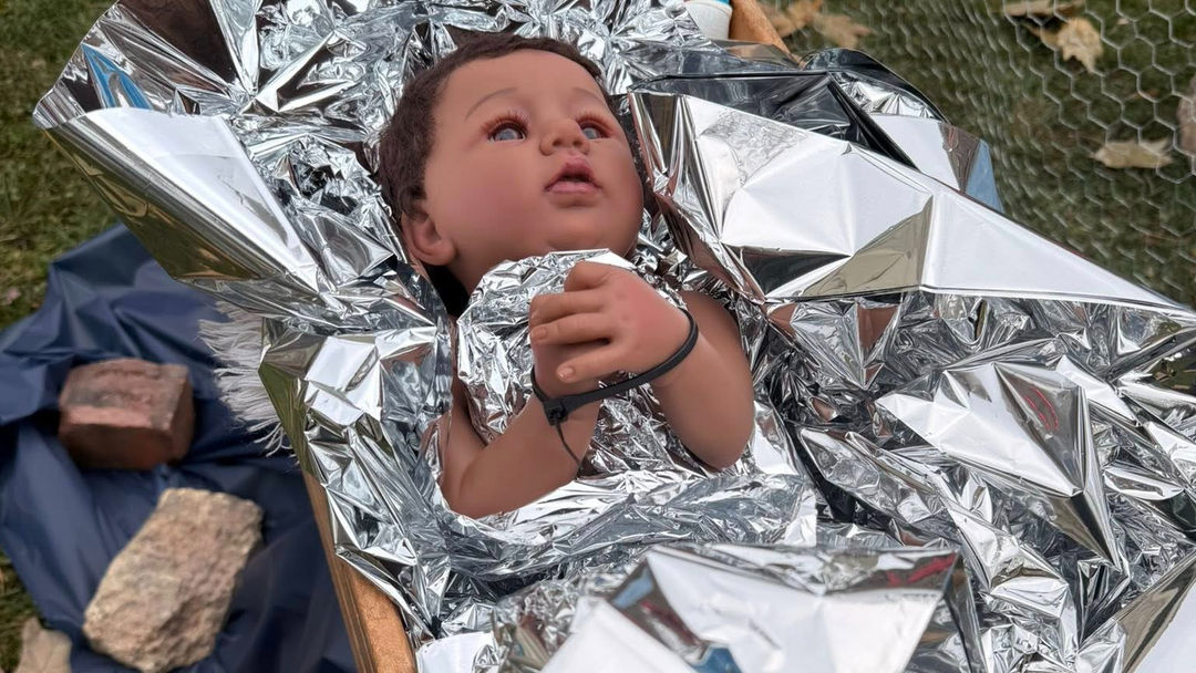 Iglesias usan sus pesebres para alertar y denunciar sobre la presencia de ICE en las comunidades | ViX