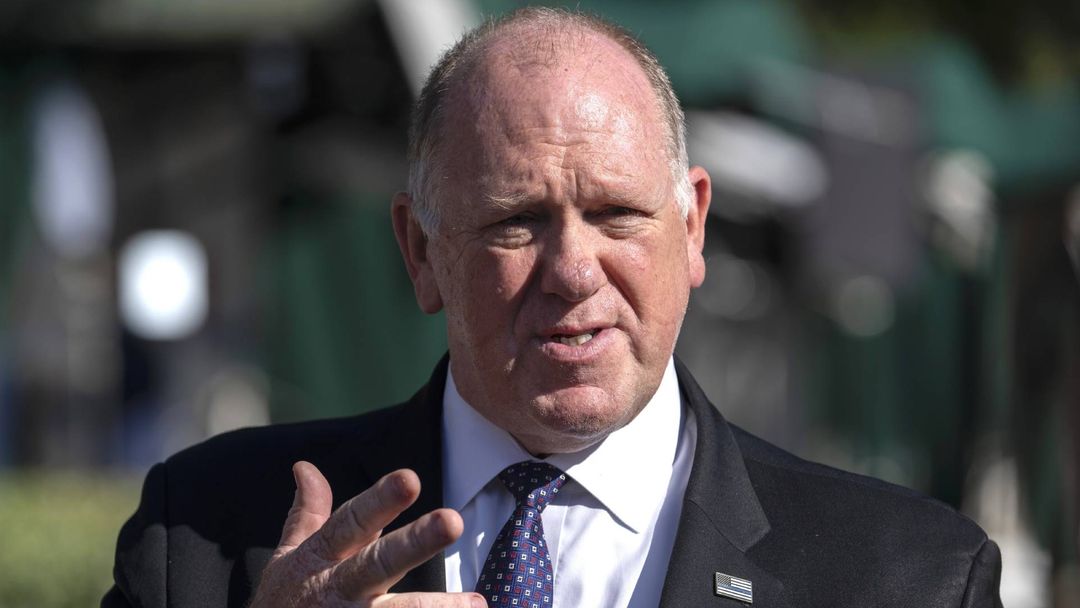 Tom Homan niega que agentes de ICE estén usando tácticas agresivas en operativos migratorios | ViX