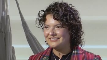 Bailarina hispana que terminó en llamas en un show cuenta su lucha para recuperarse: "Es un milagro"